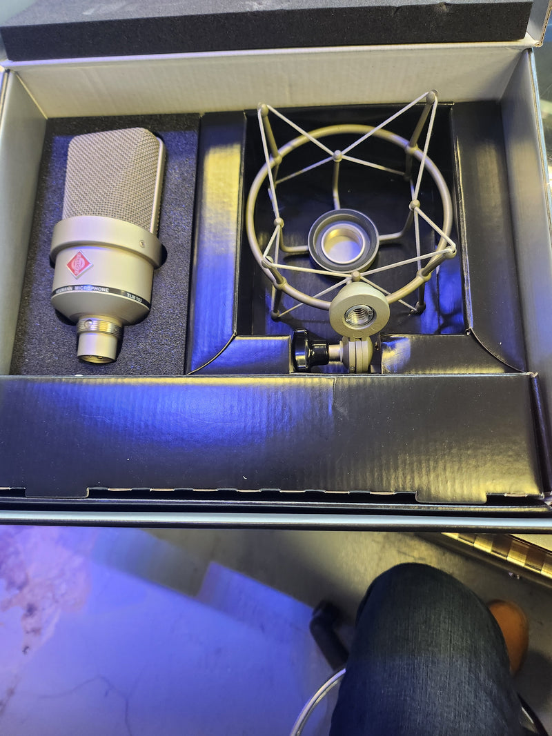 Neumann TLM 103 STUDIO SET Large Diaphragm Condenser Microphone (DEMO)