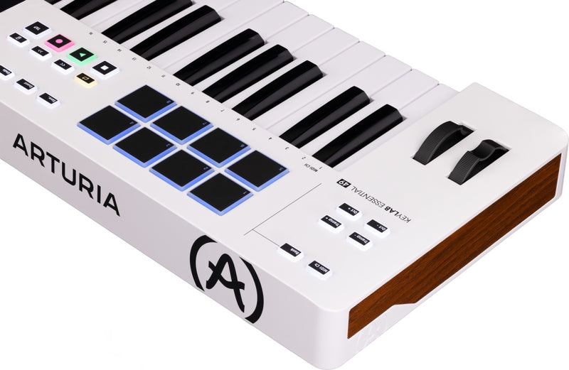 Arturia KEYLAB ESSENTIAL 49 MK3 Contrôleur MIDI universel 49 touches (Blanc)