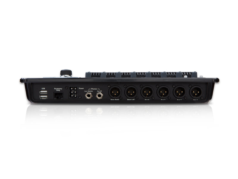 QSC TouchMix-8 Mixer numérique à 8 canaux avec écran tactile et étui de transport
