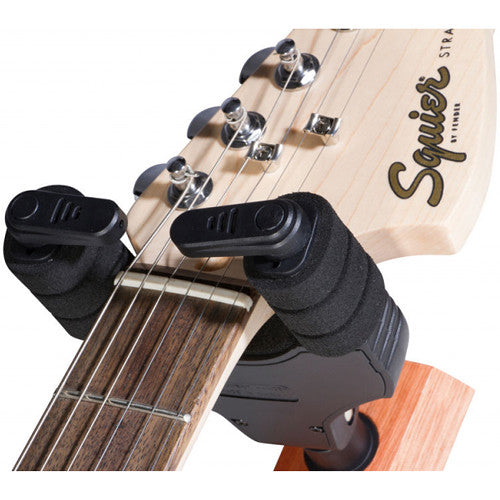 On-Stage GS8730 Cintre de guitare verrouillable en bois (noir)