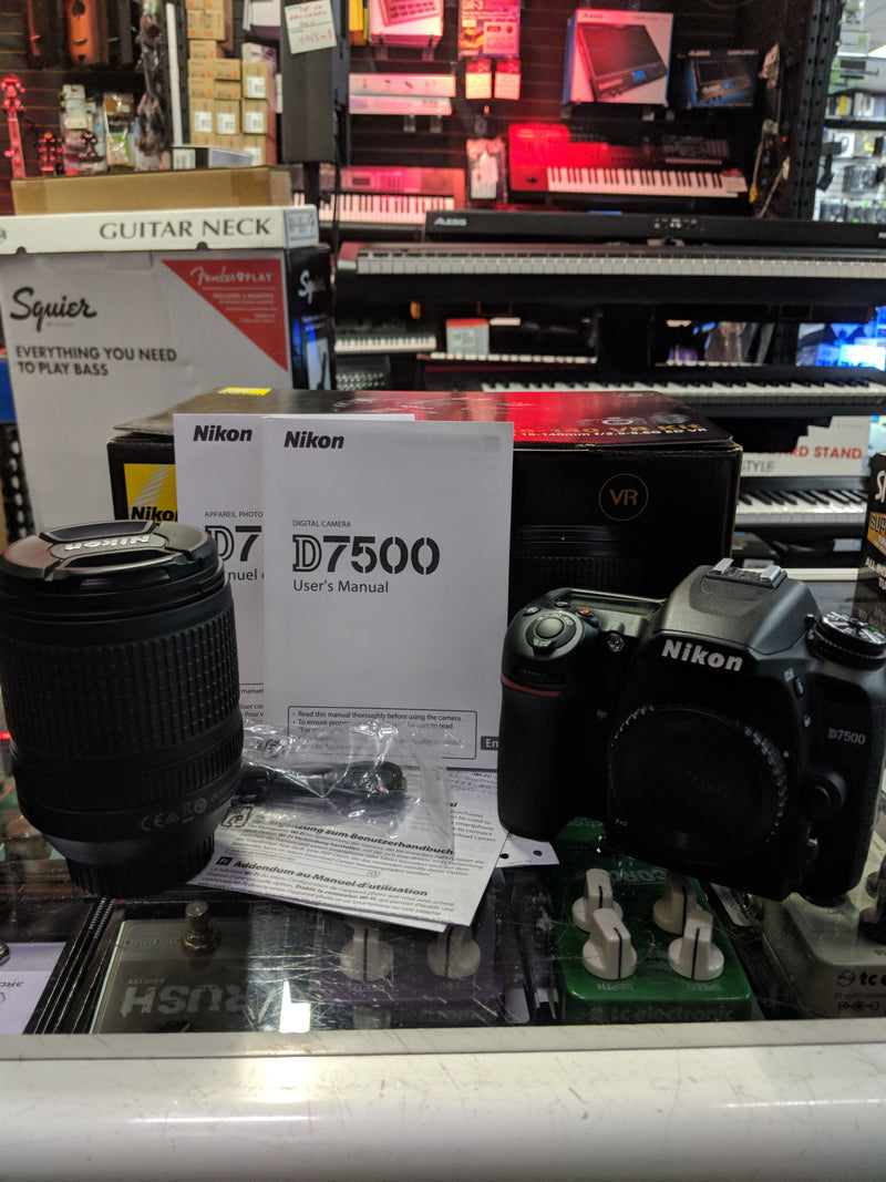 Appareil photo reflex numérique vidéo Ultra HD Nikon D7500 4K avec kit d'objectif ED VR 18-140 mm (UTILISÉ)