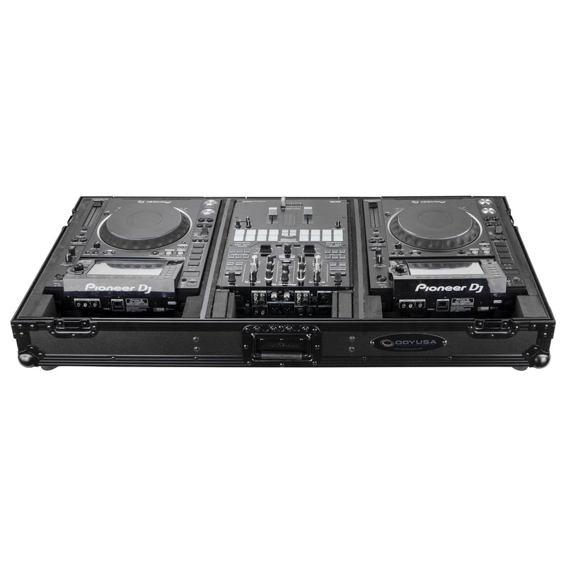 Odyssey FZ10CDJWXDBL Table de mixage DJ noire extra profonde au format 10″ et deux lecteurs multimédias grand format Coffin Flight Case